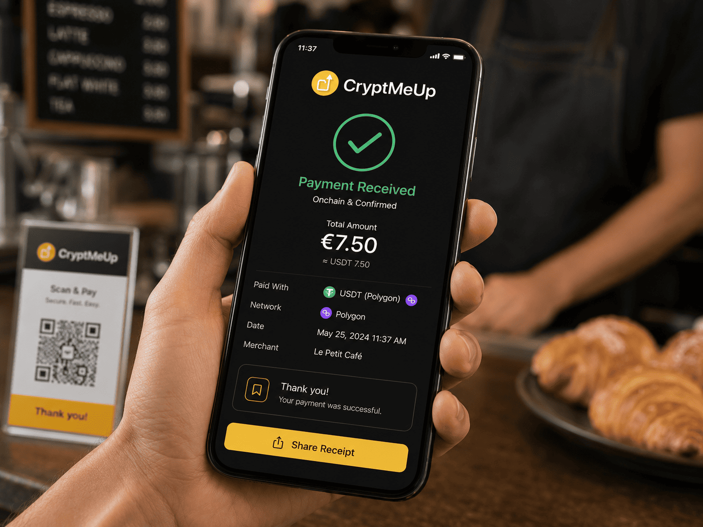 Müşteri ve satıcı CryptMeUp QR ödemesini sokak gişesinde tamamlıyor